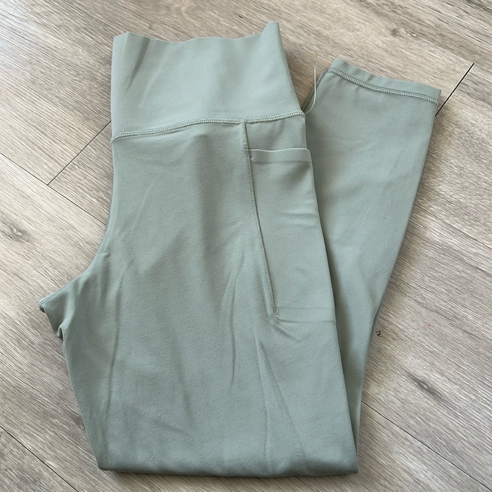 New Athleta salutation leggings